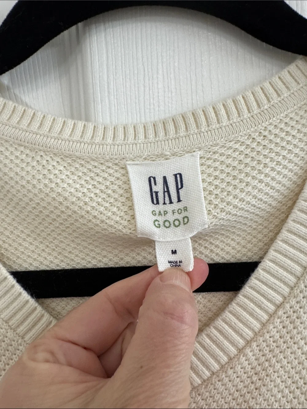 GAP for Good Men's Cream V-Neck Sweater - Size M